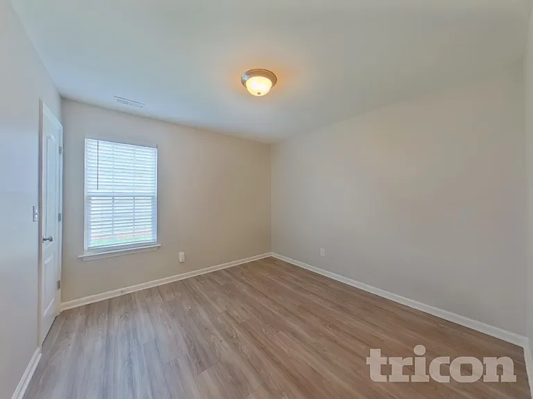 6235 Leslie Dr — Photo 12
