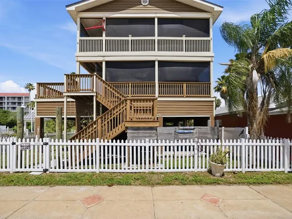 19105 Whispering Pines Dr, Indian Shores, FL 33785