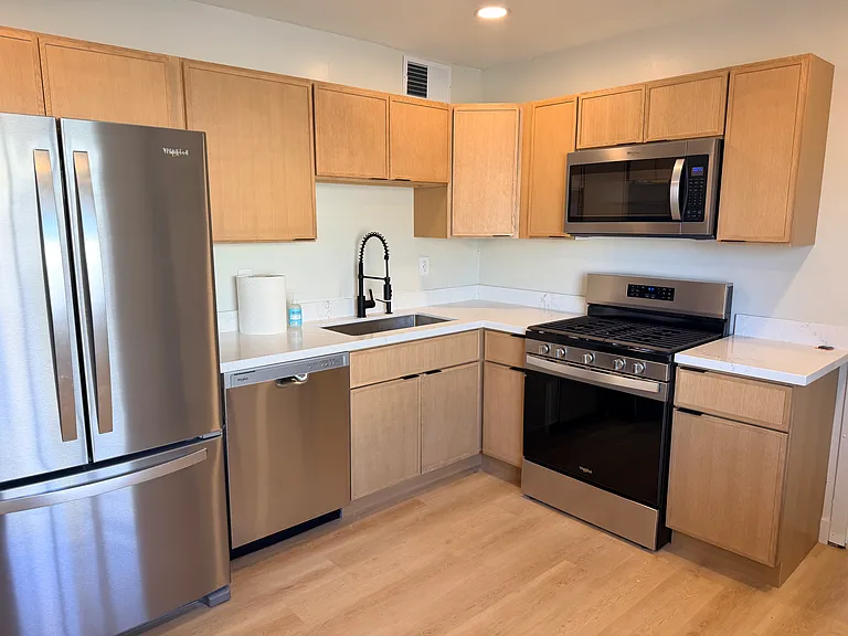 735 W Coolidge St #F — Photo 1