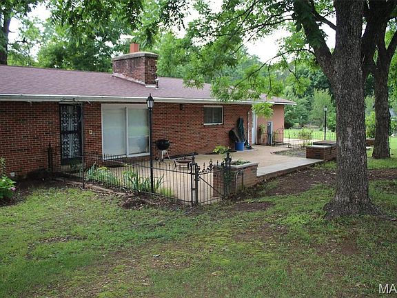 3rd image of 13 Green Meadows Dr