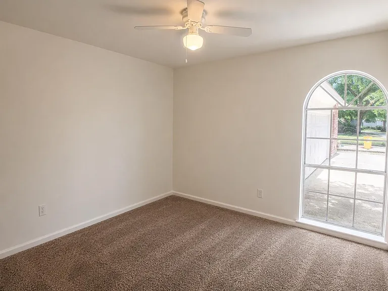 7607 Salge Dr — Photo 8