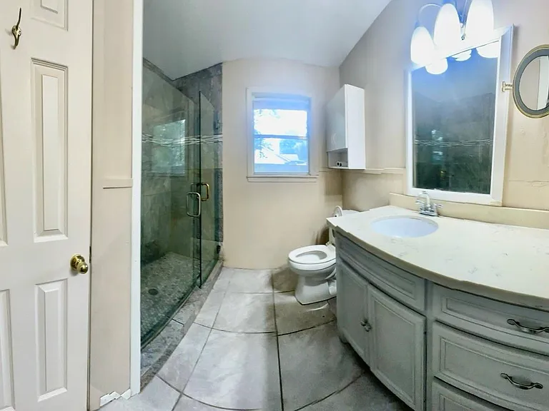 1100 Frost St — Photo 8