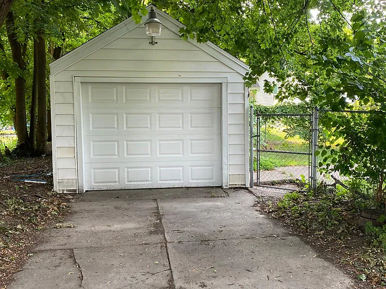 1413 E North St — Photo 6