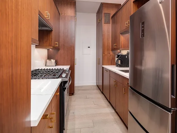 106 Central Park S APT 2B, New York, NY 10019