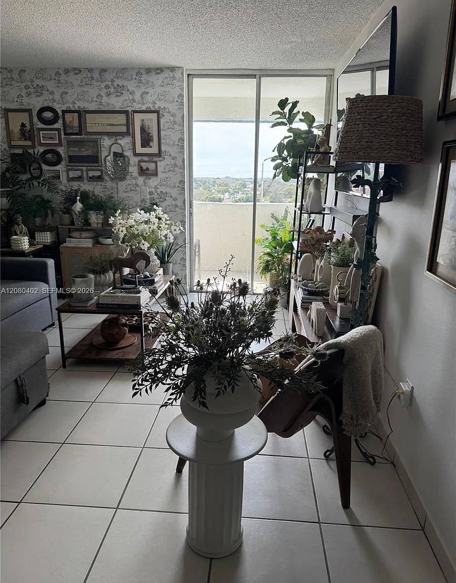 5050 Condo — Photo 1