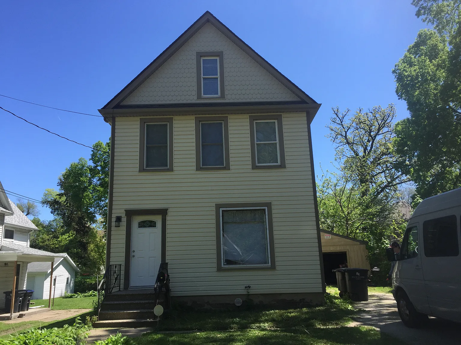 811 42nd St photo 1