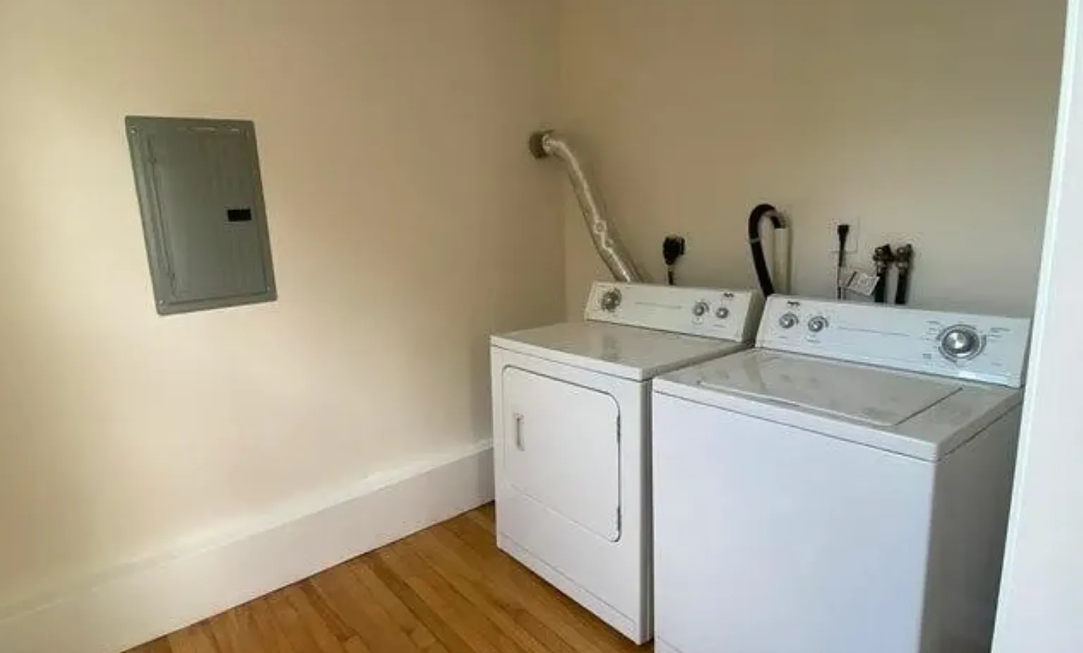 2 bed, 850 sqft, $2,400 — Photo 3