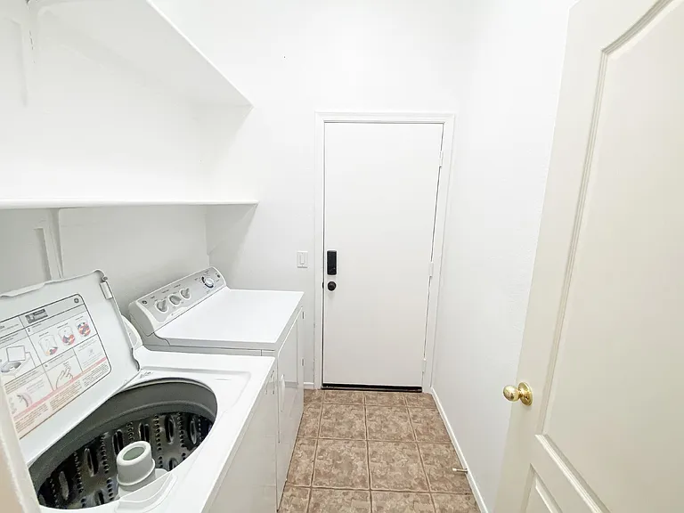 3918 E Juanita Ave — Photo 23