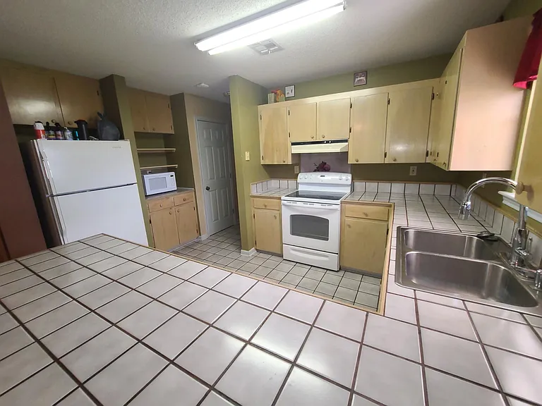 146 E Bayou Shr — Photo 40