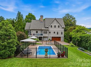 76 Edgelawn Rd, Asheville, NC 28804