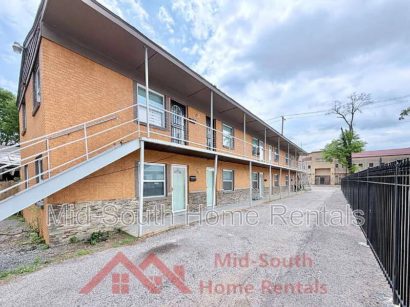 2 bed, 1.0 bath, $995 — Photo 2