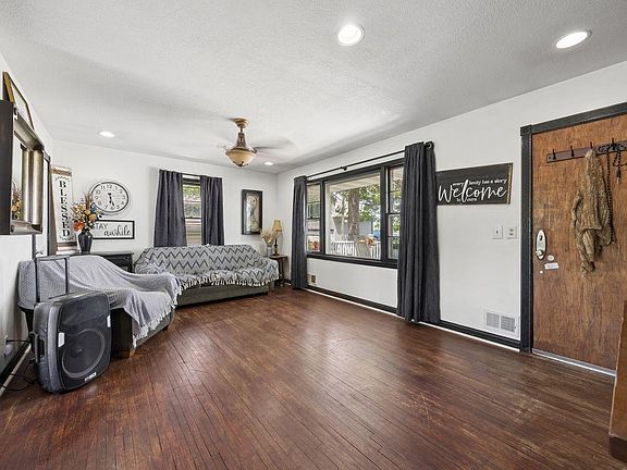4th image of 2910 95th Ave NE