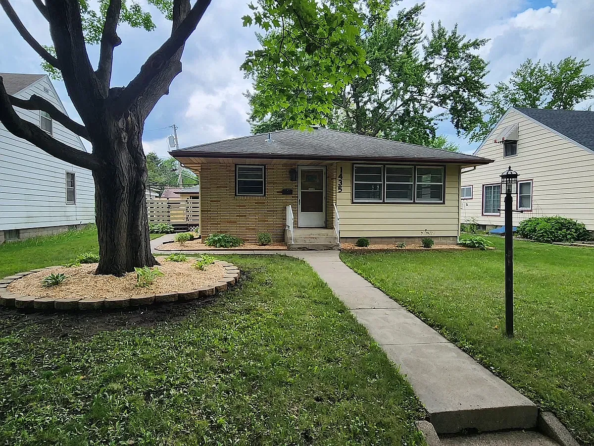 2 bed, 1232 sqft, $2,000 — Photo 1