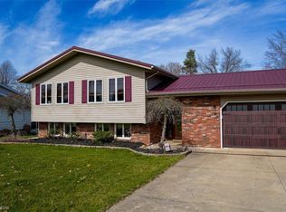 1528 Elmwood Dr, Ashtabula, OH 44004