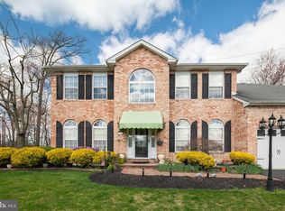 621 Sawtree Ln, Bensalem, PA 19020