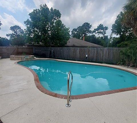 4th image of 812 N Lake Verret Ct