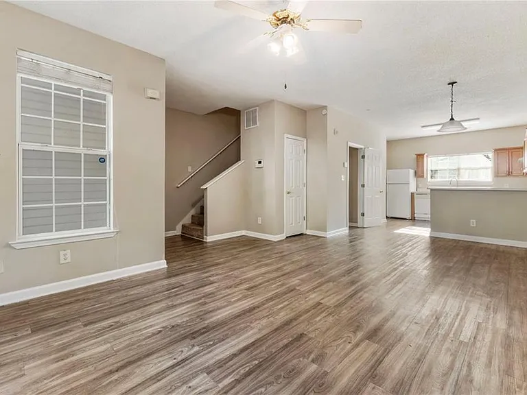 6750 Sunset Hills Blvd — Photo 5