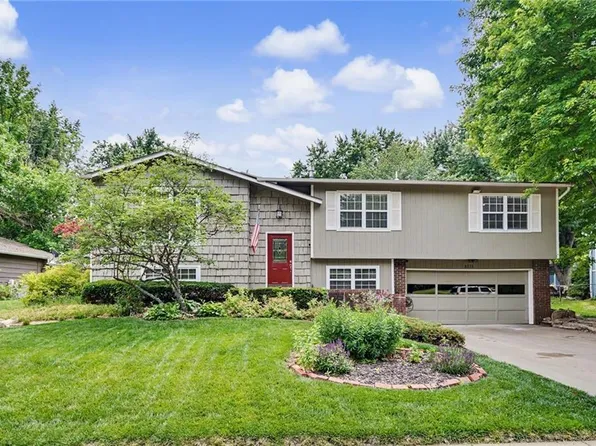 3011 Tomahawk Dr, Lawrence, KS 66049