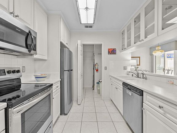5th image of 1100 Royal Troon Ln