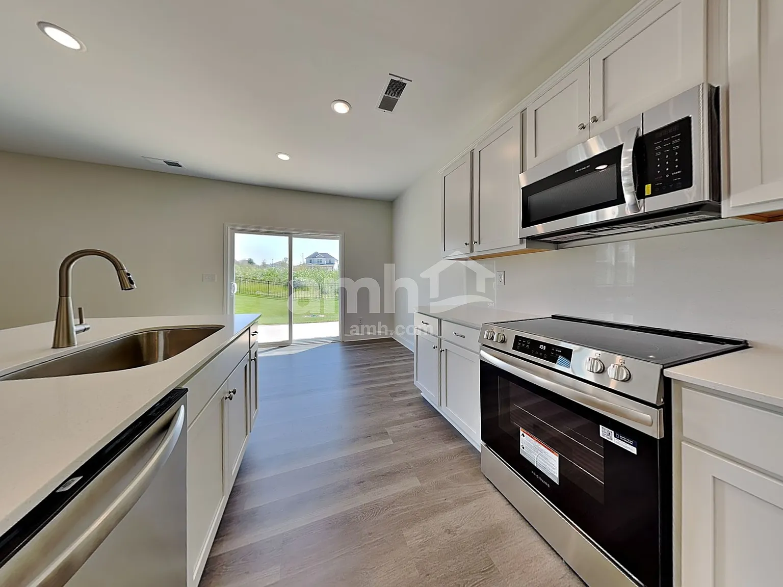 4 bed, 2.5 bath, 2293 sqft, $2,515 — Photo 3