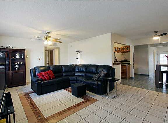 3rd image of 1412 Elmhurst Dr