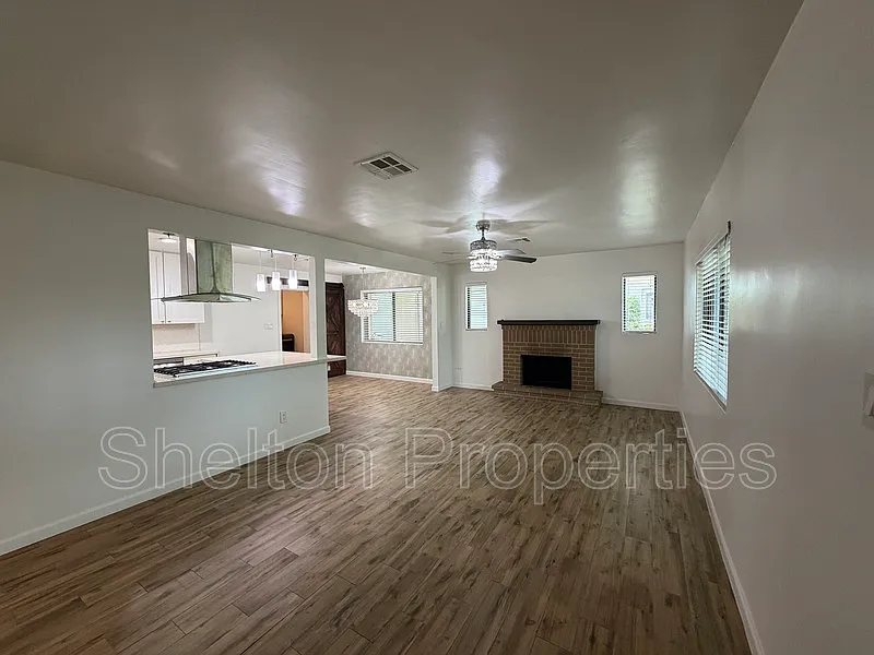 4 bed, 3.0 bath, 2000 sqft, $3,015 — Photo 4