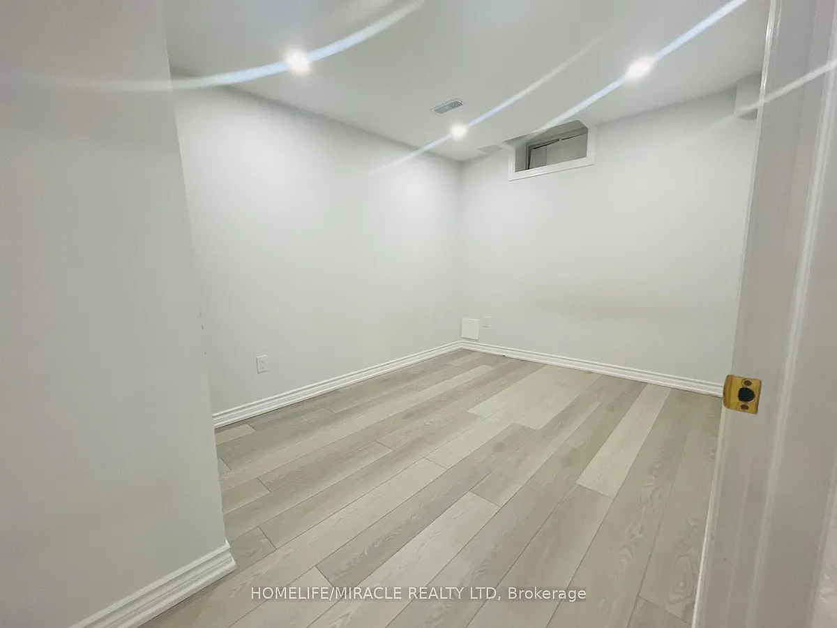 Building Photo - 71 Aspermont Cres #BASEMENT
