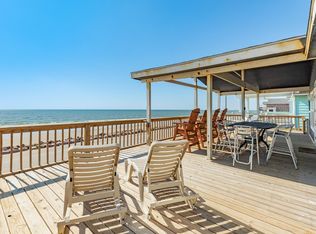 210 Beach Dr, Surfside Beach, TX 77541