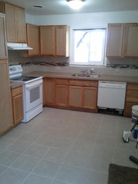 2nd image of 1906 Klemm Ct #1