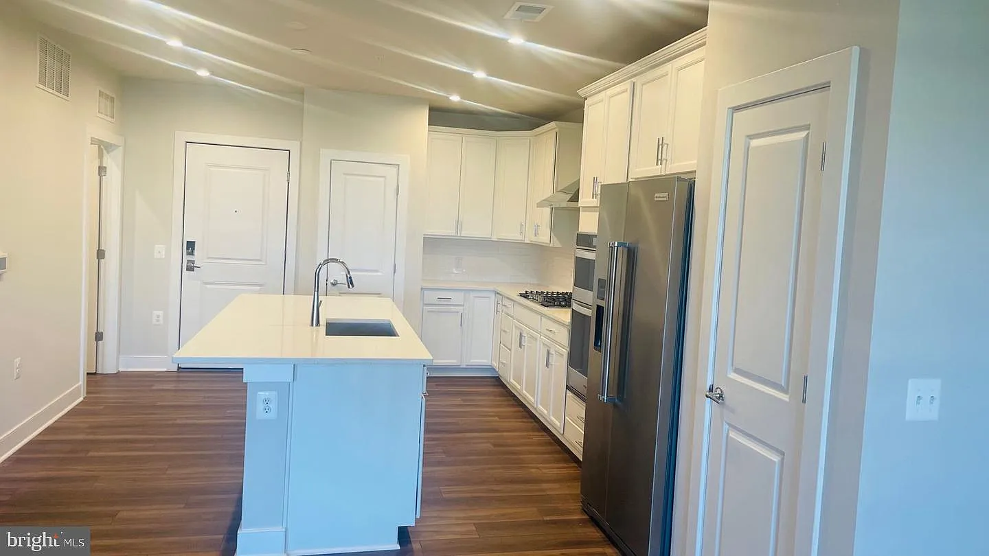 2 bed, 2.0 bath, 1417 sqft, $3,400 — Photo 4