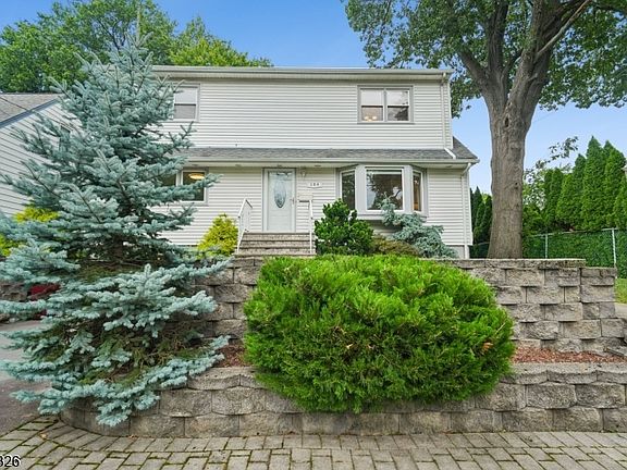 4th image of 184 Beech St