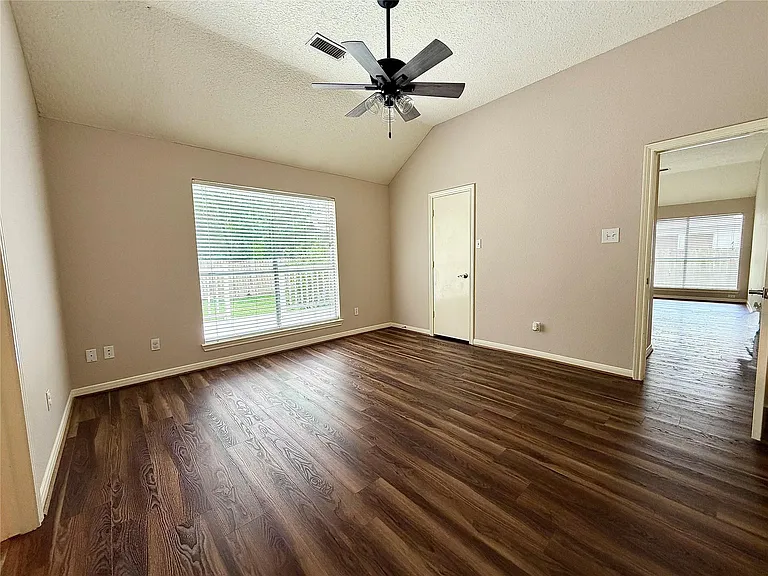 4006 Hunnington Dr — Photo 17