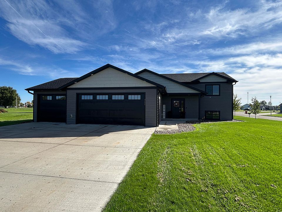 1st image of 711 Hickory Cir