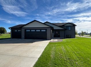 711 Hickory Cir, Arlington, SD 57212