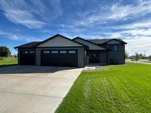 711 Hickory Cir, Arlington, SD 57212