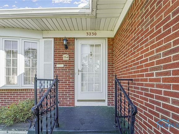 3rd image of 3230 Muirfield Ave