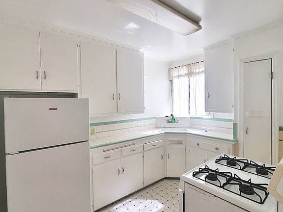 4th image of 837 Santiago St #837