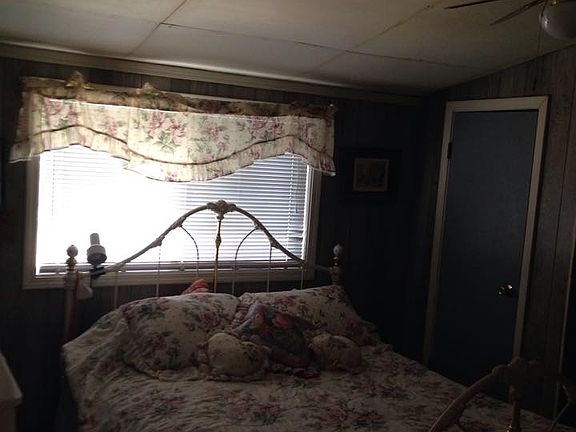 3rd image of 18265 Potters Ln.