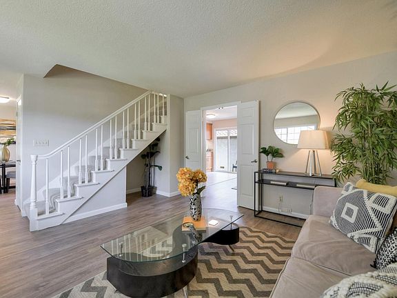 4th image of 1033 Las Palmas Dr
