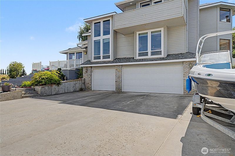 3rd image of 4071 Cove West Drive