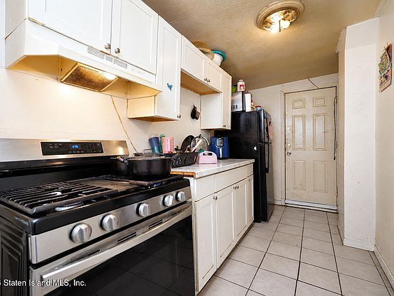 4th image of 191 Targee St