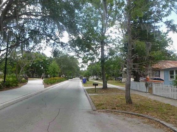 Exterior Neighborhood (street photo)
