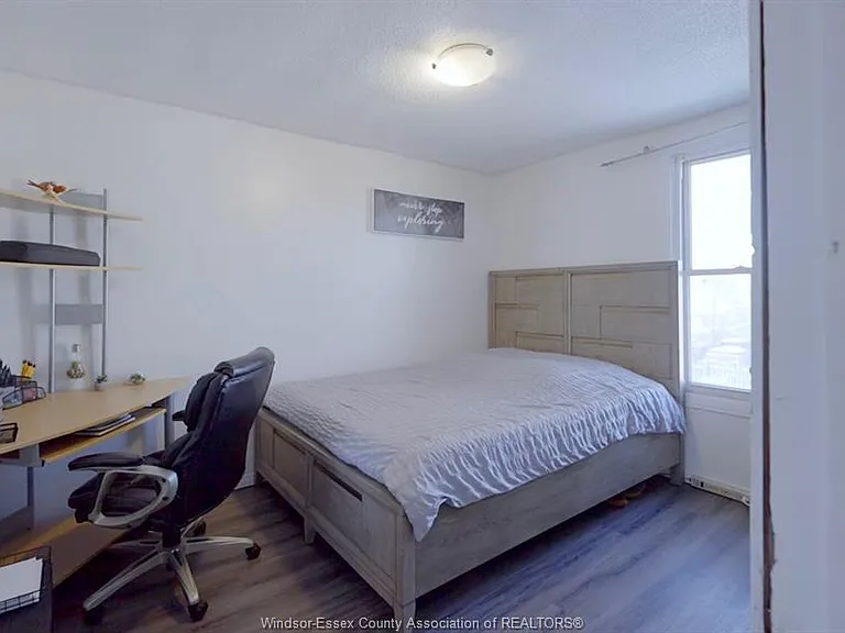 1073 Pierre Ave — Photo 13