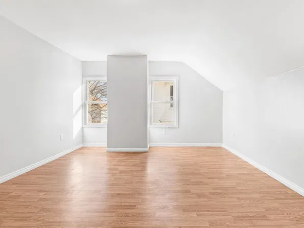 502 4th St #3, Fall River, MA 02721