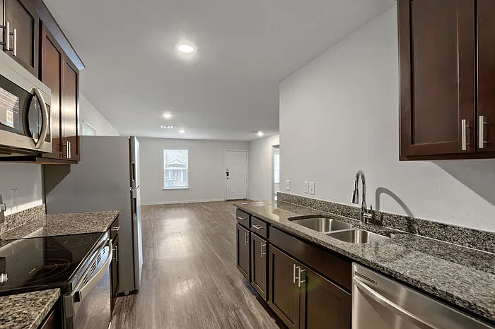 503 Henderson St — Photo 6