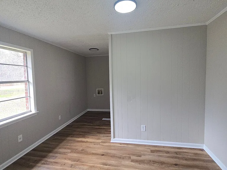 1496 E Jefferson St — Photo 2