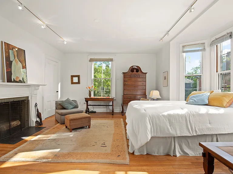 32 Hawthorn St #1 — Photo 26