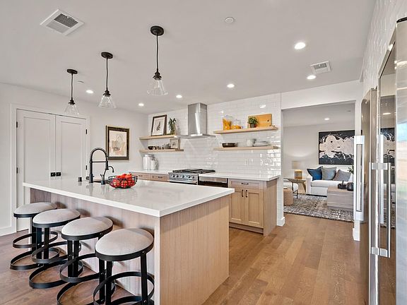 3rd image of 1108 Silverlake Dr