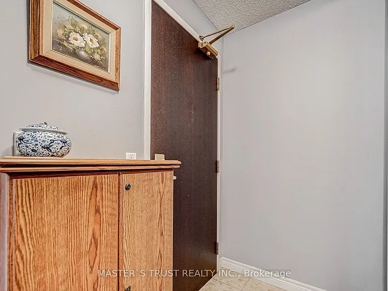 30 Grand Trunk Cres #711 — Photo 3