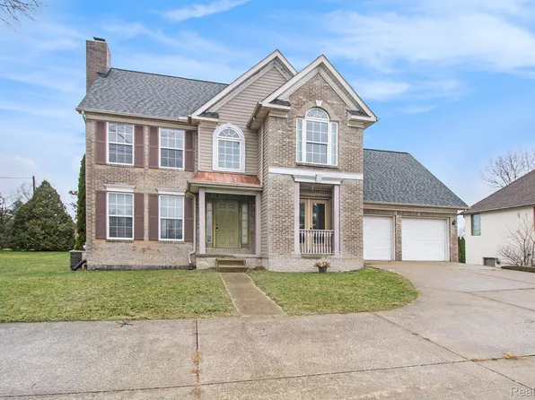 2520 Margaret Dr, Fenton, MI 48430